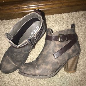 Woman’s heeled dress boots